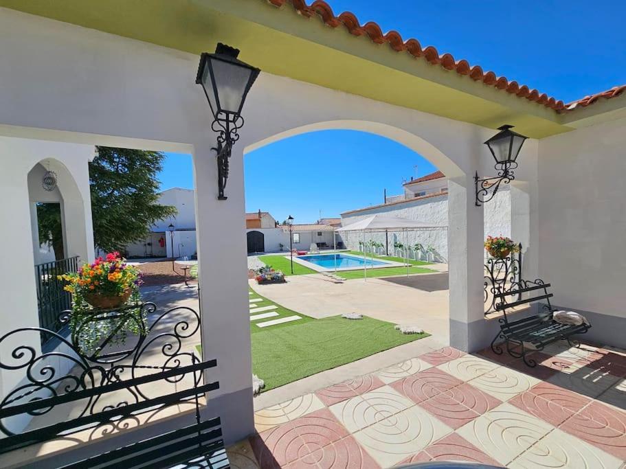 La Casa Del Arbol Villa Fuentiduena de Tajo Eksteriør bilde