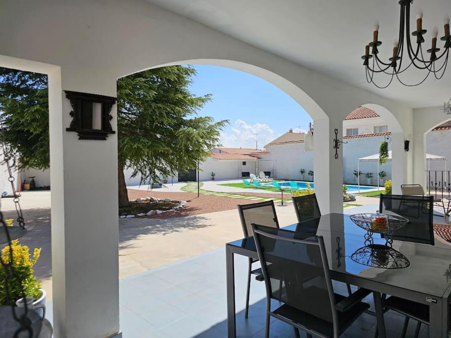La Casa Del Arbol Villa Fuentiduena de Tajo Eksteriør bilde