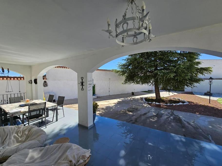 La Casa Del Arbol Villa Fuentiduena de Tajo Eksteriør bilde