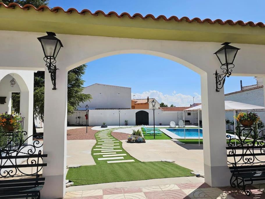 La Casa Del Arbol Villa Fuentiduena de Tajo Eksteriør bilde
